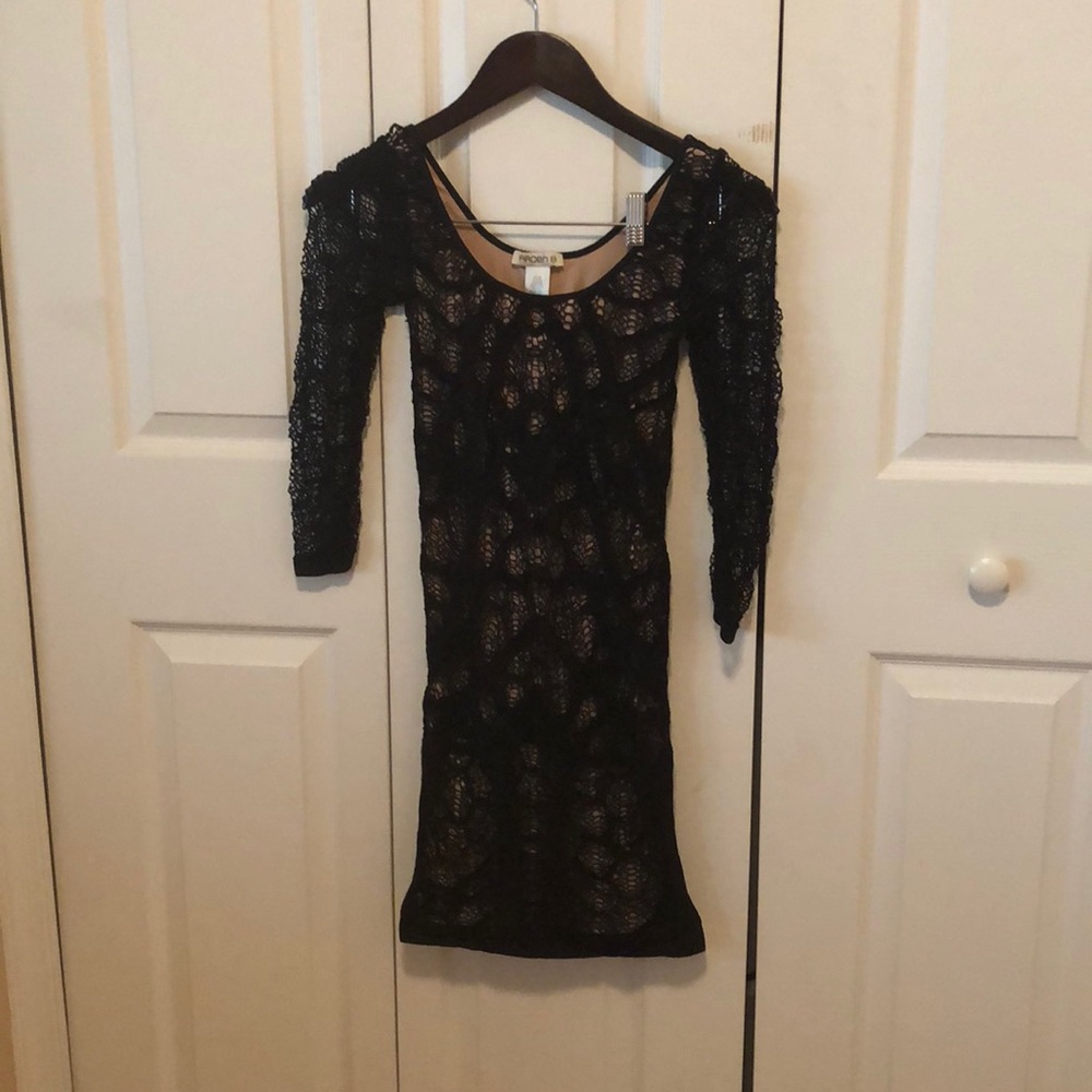 Black bodycon dress